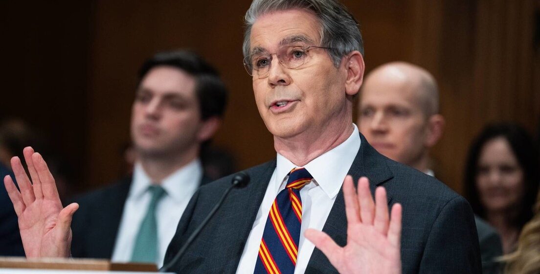 JEFE DEL TESORO DE EE.UU. ADMITE QUE AYUDÓ EN PROTESTAS Y QUEBRÓ BANCO CLAVE EN IRÁN