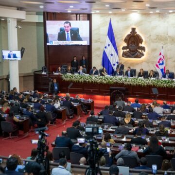 PESÉ A CRÍTICAS DE PRIVATIZACIÓN, CONGRESO DEBATIRÁ LEY DE «EMERGENCIA» EN SALUD