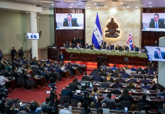 PESÉ A CRÍTICAS DE PRIVATIZACIÓN, CONGRESO DEBATIRÁ LEY DE «EMERGENCIA» EN SALUD