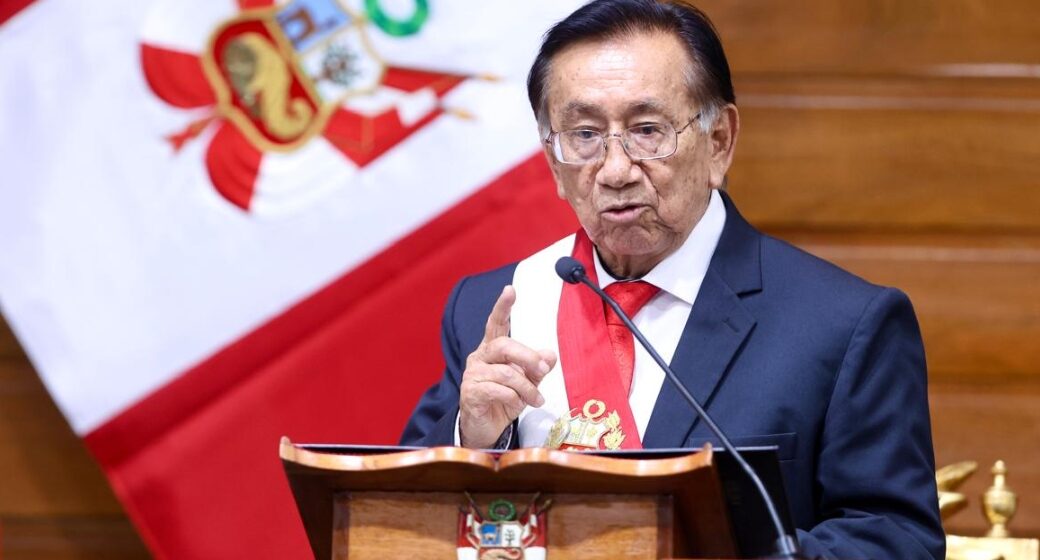 QUIÉN ES JOSÉ MARÍA BALCÁZAR, EL NUEVO PRESIDENTE ENCARGADO DE PERÚ