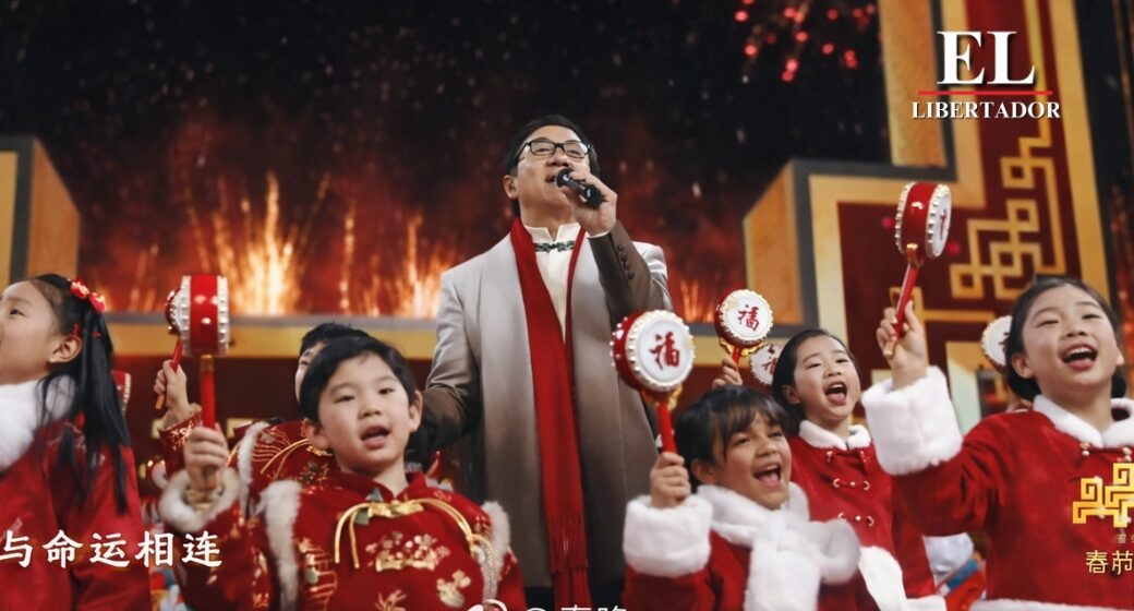 ¡EXCLUSIVA! AL RITMO DEL ACTOR Y CANTANTE JACKIE CHAN Y ROBOTS HUMANOIDES, CHINA REAFIRMA LIDERAZGO MUNDIAL