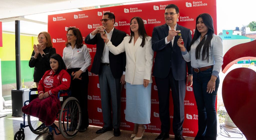 BANCO ATLÁNTIDA ENTREGA VEHÍCULOS A GANADORES DE “LOTERÍA DEL AMOR” BANCO ATLÁNTIDA ENTREGA VEHÍCULOS A GANADORES DE “LOTERÍA DEL AMOR”