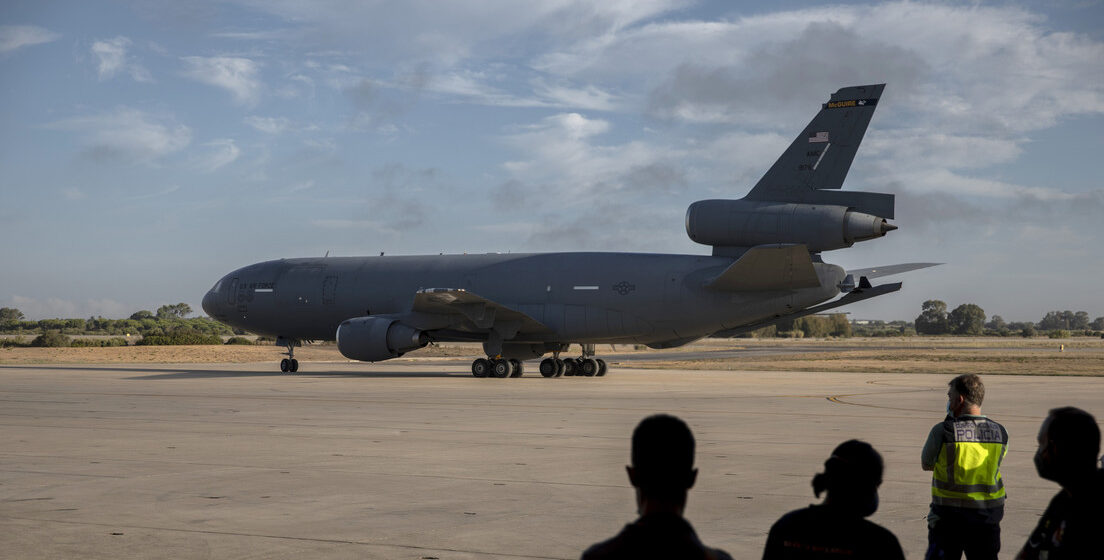 TRUMP SOBRE LAS BASES MILITARES EN ESPAÑA: «SI QUEREMOS, PODEMOS SIMPLEMENTE VOLAR Y USARLAS»
