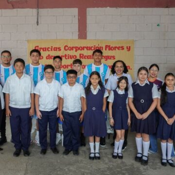 GRUPO FLORES CELEBRA OBRAS EN ESCUELA “ENCIENDE UNA LUZ” GRUPO FLORES CELEBRA OBRAS EN ESCUELA “ENCIENDE UNA LUZ”