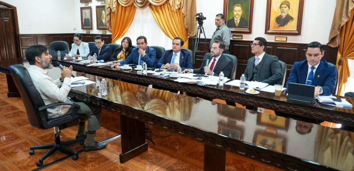 “ACUSADOS POR CORRUPCIÓN HICIERON JUICIO CONTRA FISCAL GENERAL”