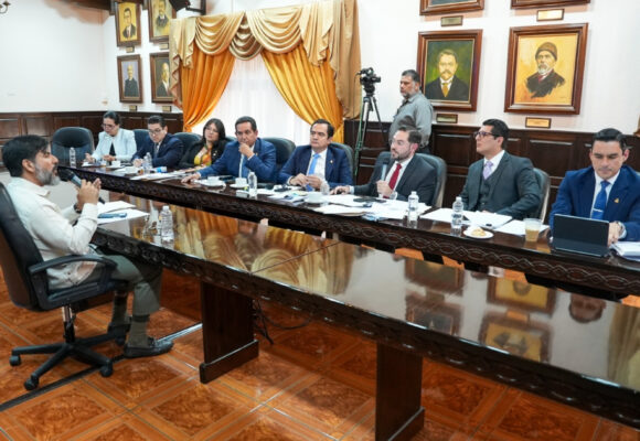 “ACUSADOS POR CORRUPCIÓN HICIERON JUICIO CONTRA FISCAL GENERAL”