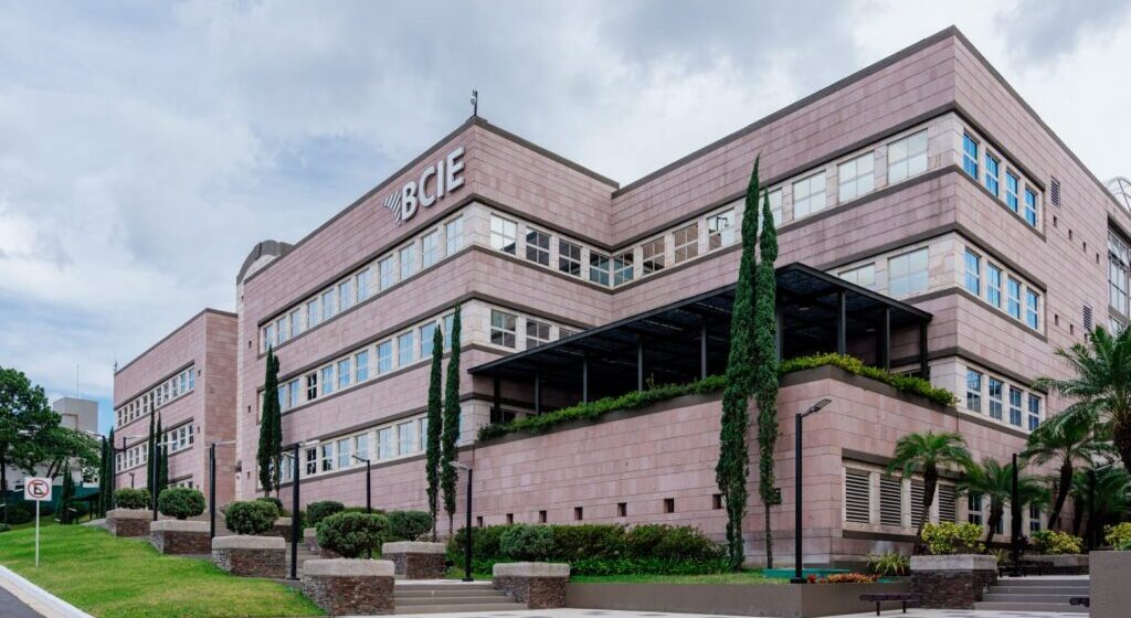 BANCO CENTROAMERICANO, PRIMER ENTE MULTILATERAL EN EMITIR “BONO DE NATURALEZA”