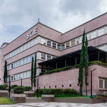 BANCO CENTROAMERICANO, PRIMER ENTE MULTILATERAL EN EMITIR “BONO DE NATURALEZA” BANCO CENTROAMERICANO, PRIMER ENTE MULTILATERAL EN EMITIR “BONO DE NATURALEZA”