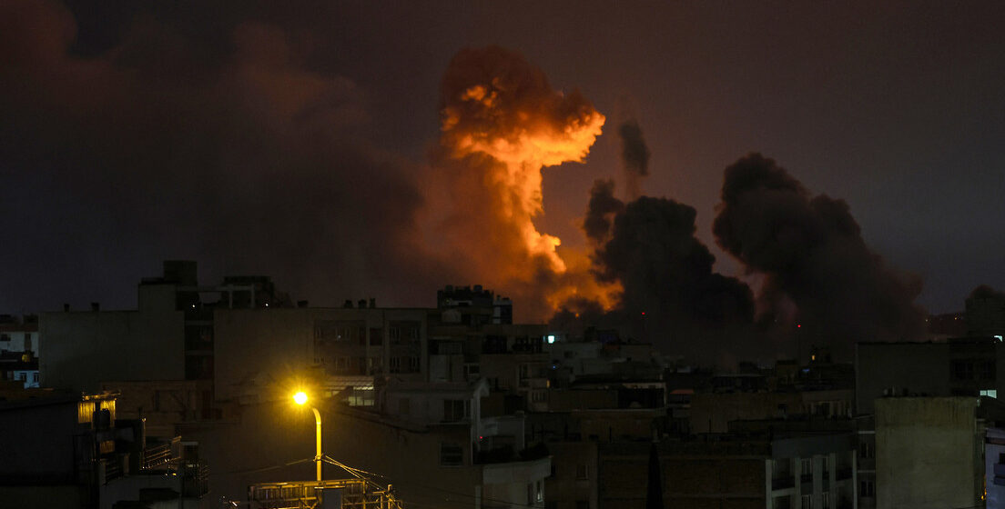 ¡FUEGO EN EL GOLFO PÉRSICO! MISILES SOBRE ISRAEL Y TRUMP APLAZA ULTIMÁTUM POR ORMUZ ¡FUEGO EN EL GOLFO PÉRSICO! MISILES SOBRE ISRAEL Y TRUMP APLAZA ULTIMÁTUM POR ORMUZ