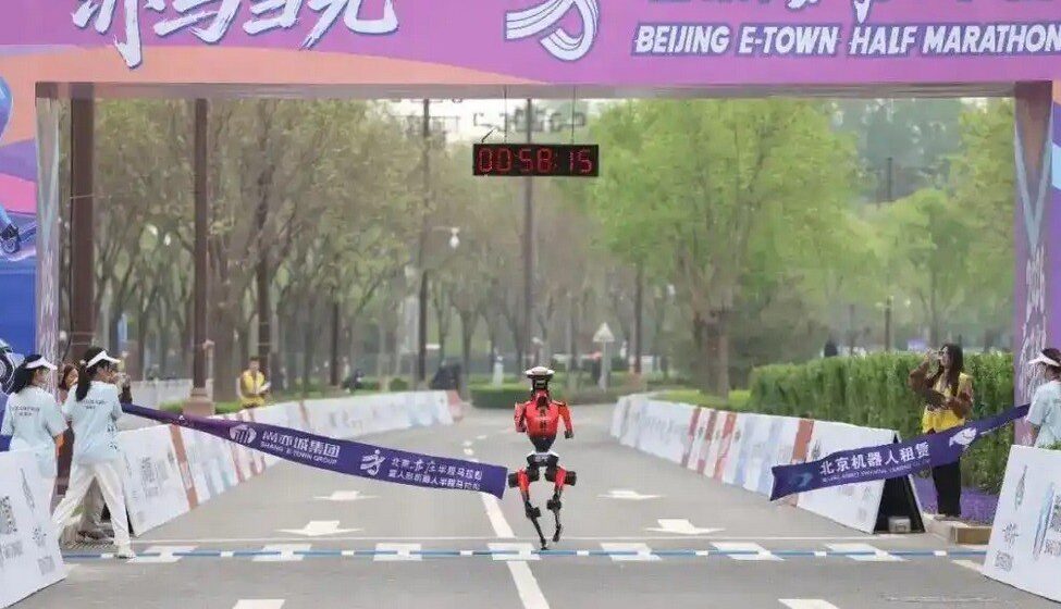 ¡FANTÁSTICO! CHINA CONVIERTE CIENCIA FICCIÓN EN REALIDAD CON ROBOTS ATLETAS, CAMPEONES DEPORTIVOS