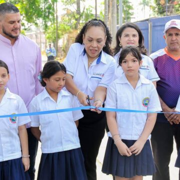 EDUCACIÓN VIAL LLEGA A ESCOLARES HONDUREÑOS CON PROYECTO “ENTORNOS SEGUROS” EDUCACIÓN VIAL LLEGA A ESCOLARES HONDUREÑOS CON PROYECTO “ENTORNOS SEGUROS”