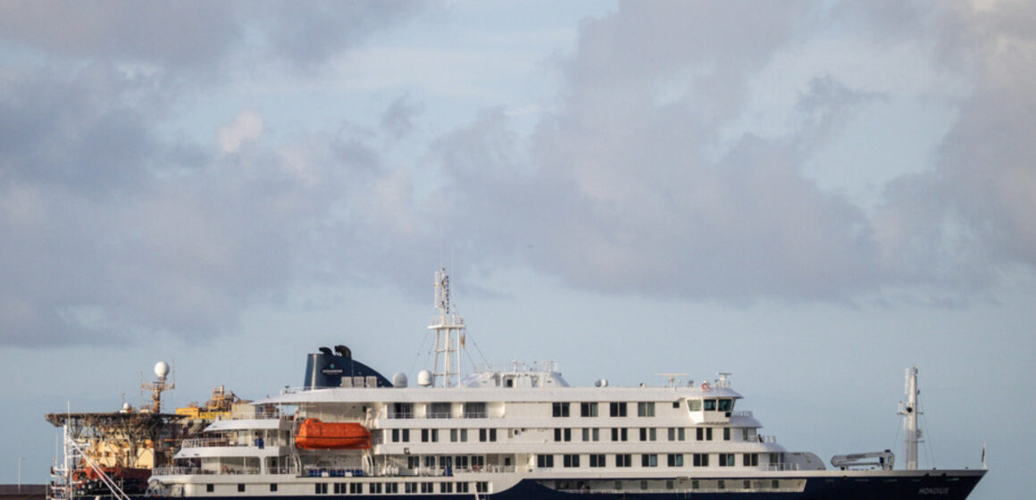 ¡SUSPENSO! ¿QUÉ PASARÁ CON LOS PASAJEROS DEL CRUCERO QUE REGISTRÓ BROTE DE HANTAVIRUS?