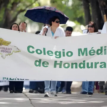 GOBIERNO INCUMPLE ACUERDOS CON MÉDICOS HONDUREÑOS QUE ALERTAN DESPIDOS Y ATRASOS SALARIALES