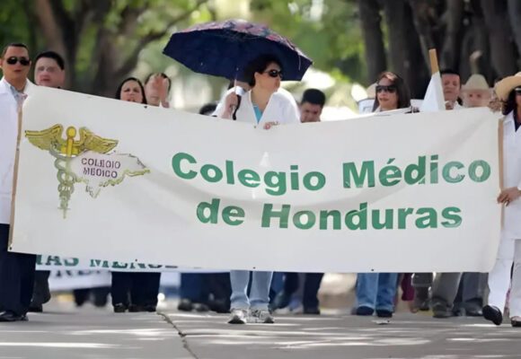 GOBIERNO INCUMPLE ACUERDOS CON MÉDICOS HONDUREÑOS QUE ALERTAN DESPIDOS Y ATRASOS SALARIALES