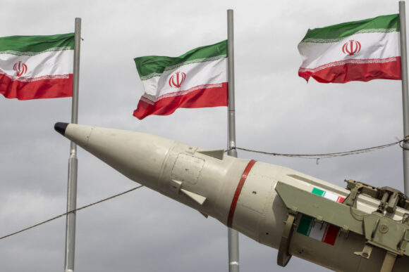 LA TREGUA AL BORDE DEL COLAPSO: EE.UU. E IRÁN VUELVEN A ACERCARSE A LA GUERRA