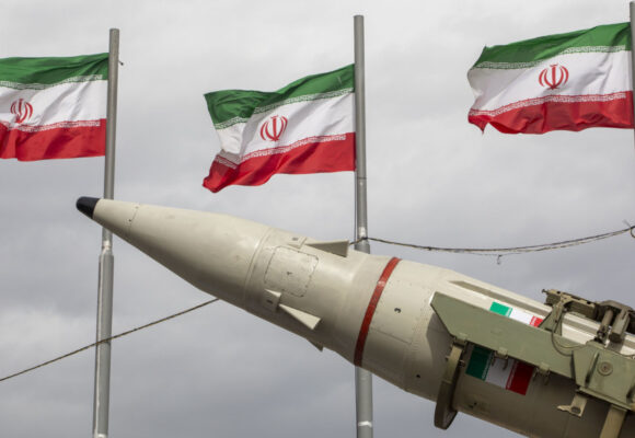 LA TREGUA AL BORDE DEL COLAPSO: EE.UU. E IRÁN VUELVEN A ACERCARSE A LA GUERRA