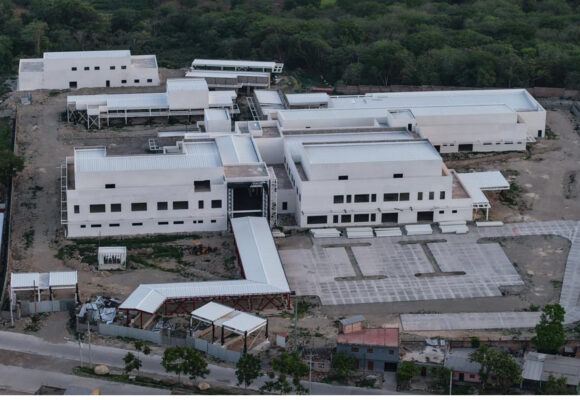 INDIGNACIÓN EN OCOTEPEQUE POR PARALIZACIÓN DE HOSPITAL: “POR ESO NO AVANZA AL DESARROLLO”