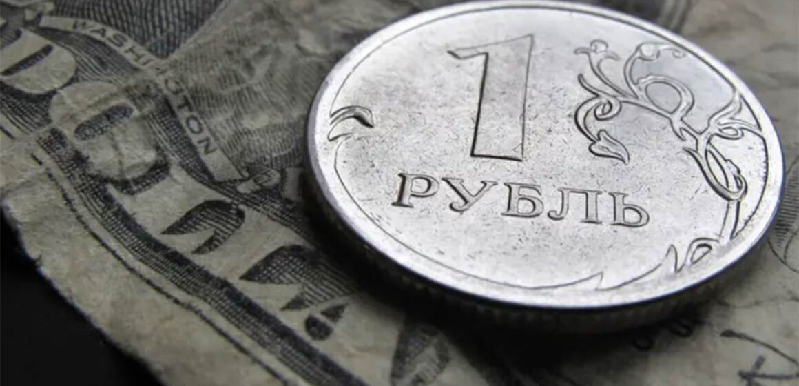 BLOOMBERG: EL RUBLO ENCABEZA LA LISTA DE MONEDAS MÁS FUERTES DEL MUNDO