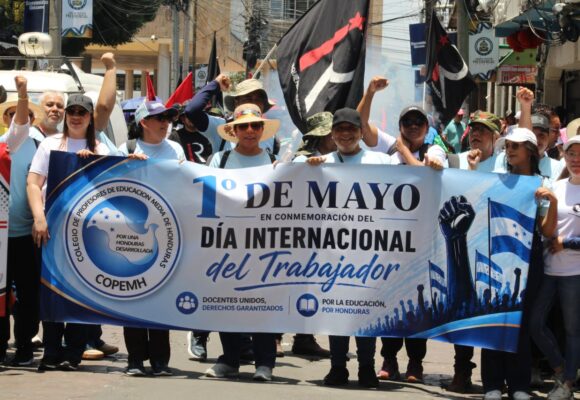 Y LA LUCHA SIGUE… HONDUREÑOS CONMEMORAN DÍA DEL TRABAJADOR CON PROTESTA MASIVA