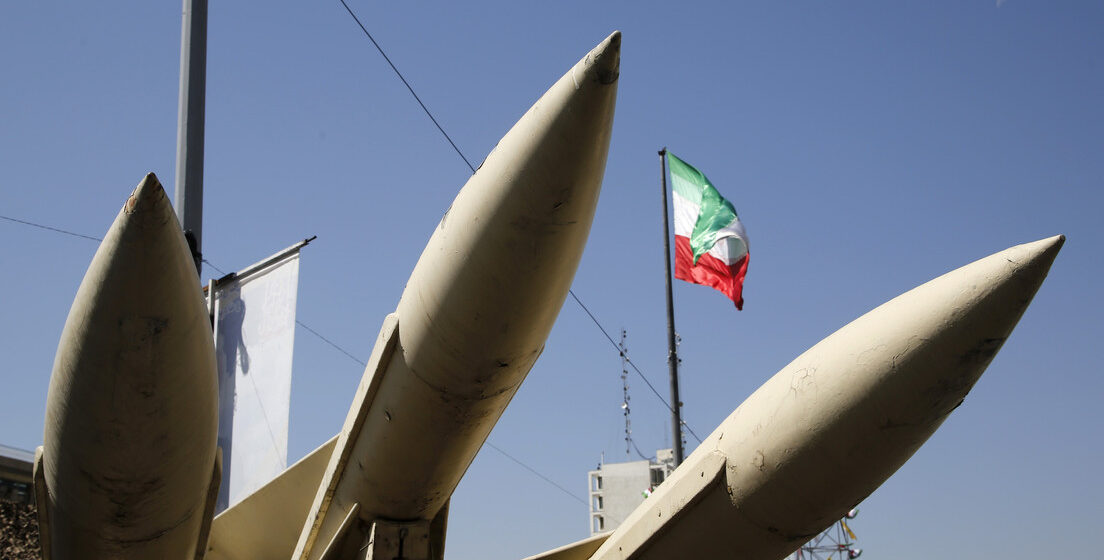 IRÁN ASESTA GOLPES CONTRA LA SEDE DE LA QUINTA FLOTA DE EE.UU. IRÁN ASESTA GOLPES CONTRA LA SEDE DE LA QUINTA FLOTA DE EE.UU.