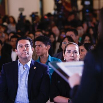ALCALDE DE TEGUCIGALPA RESPALDA PROGRAMA DE BECAS DEL PRESIDENTE