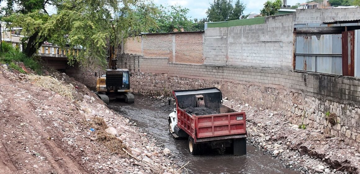 ALCALDÍA REALIZA DRAGADO EN SEIS PUNTOS DE LA CAPITAL HONDUREÑA