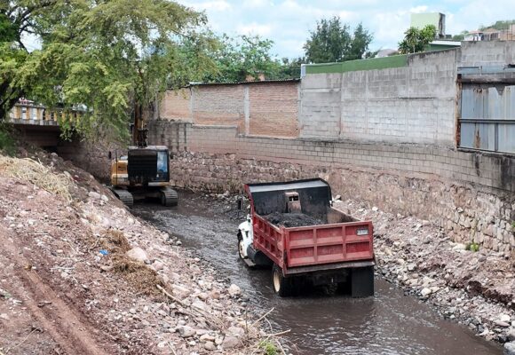 ALCALDÍA REALIZA DRAGADO EN SEIS PUNTOS DE LA CAPITAL HONDUREÑA