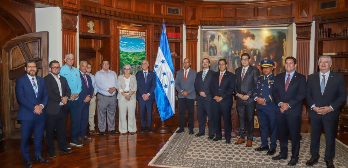 ALCALDE CAPITALINO COMPARTE AL PRESIDENTE ALCANCES DEL CONGRESO SOBRE GESTIÓN DE RIESGOS