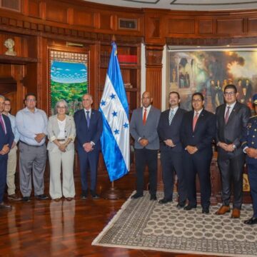 ALCALDE CAPITALINO COMPARTE AL PRESIDENTE ALCANCES DEL CONGRESO SOBRE GESTIÓN DE RIESGOS