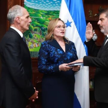 GOBIERNO ORDENA CEDER A MILLONARIA DEMANDA EN ADUANAS; “NO ES ÉTICO”, EXPLICA ABOGADO GOBIERNO ORDENA CEDER A MILLONARIA DEMANDA EN ADUANAS; “NO ES ÉTICO”, EXPLICA ABOGADO