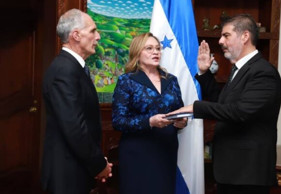 GOBIERNO ORDENA CEDER A MILLONARIA DEMANDA EN ADUANAS; “NO ES ÉTICO”, EXPLICA ABOGADO