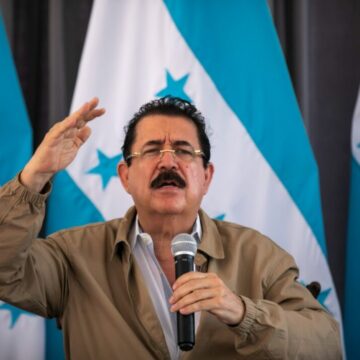 ZELAYA DENUNCIA PERSECUCIÓN CONTRA EXTINTA COMISIÓN LEGISLATIVA