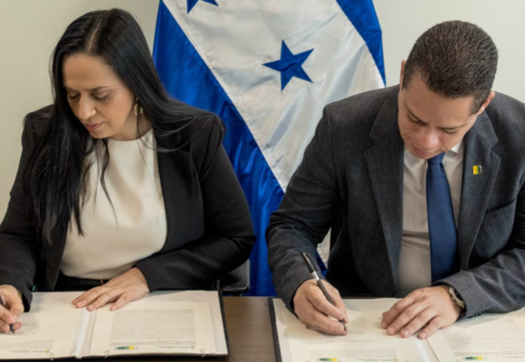 GOBIERNO REACCIONA A EL LIBERTADOR, AMPLÍA BECAS MEDICAS A HONDUREÑOS EN CUBA
