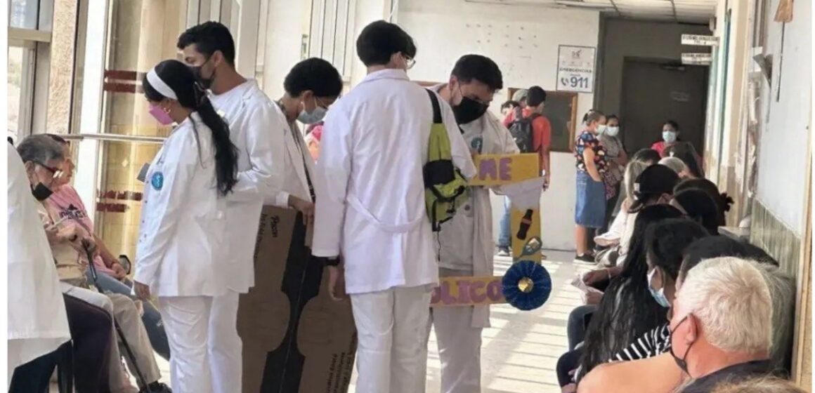 ¡CRISIS EN SALUD! DENUNCIAN DESPIDO MASIVO DE 600 MÉDICOS HONDUREÑOS