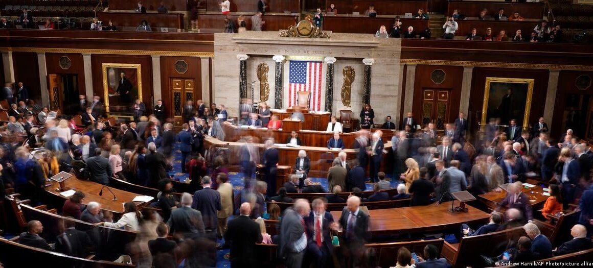 ¡TRUMP DEBILITADO! LÍDERES REPUBLICANOS APRUEBAN CON DEMÓCRATAS SANCIONES CONTRA RUSIA Y AYUDA PARA UCRANIA ¡TRUMP DEBILITADO! LÍDERES REPUBLICANOS APRUEBAN CON DEMÓCRATAS SANCIONES CONTRA RUSIA Y AYUDA PARA UCRANIA
