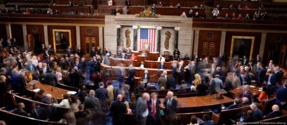 ¡TRUMP DEBILITADO! LÍDERES REPUBLICANOS APRUEBAN CON DEMÓCRATAS SANCIONES CONTRA RUSIA Y AYUDA PARA UCRANIA