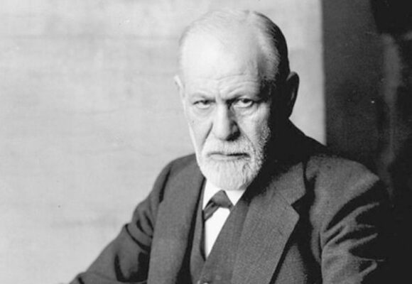 SIGMUND FREUD, PADRE DEL PSICOANÁLISIS: «NO HAY NECESIDAD MÁS INTENSA PARA UN NIÑO QUE LA PROTECCIÓN DE UN PADRE»