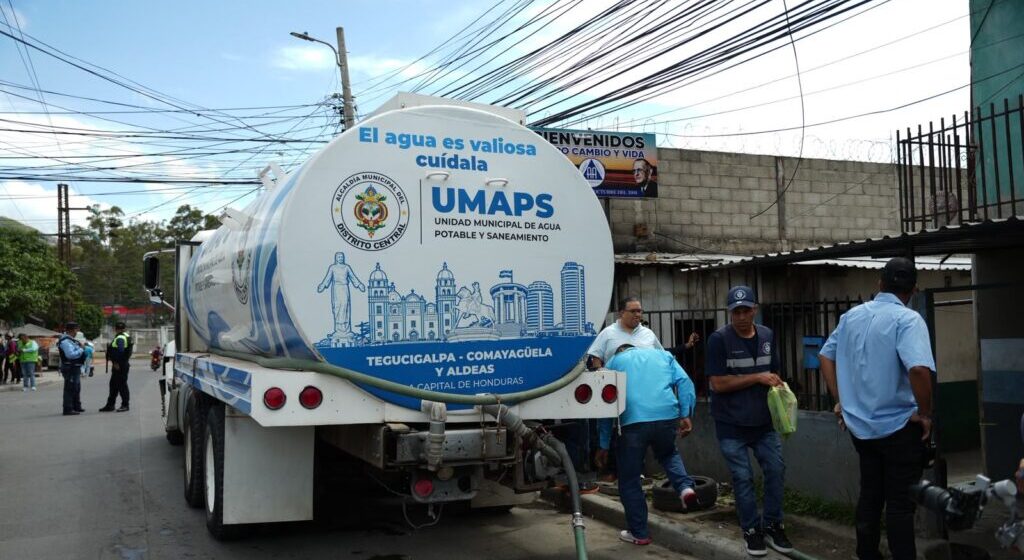 ALCALDÍA CAPITALINA INTENSIFICA ENTREGA DE AGUA GRATIS