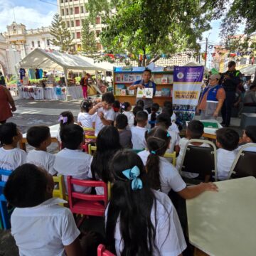 400 ESCOLARES DE LA CAPITAL CONOCIERON BIBLIOTECA MUNICIPAL MÓVIL