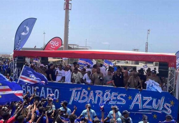 ¡CAMPEÓN DEL PUEBLO! CABO VERDE CONQUISTÓ EL MUNDO, RECIBIDOS CON HONOR Y CARNAVAL