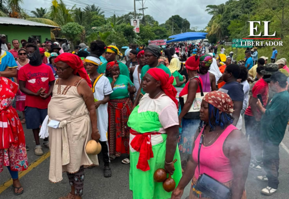 GARÍFUNAS INSTALAN CAMPAMENTO INDEFINIDO Y EXIGEN LIBERACIÓN DE CINCO DEFENSORES DE SAN JUAN