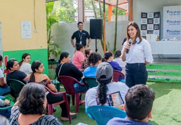 MÁS DE 6,800 ESCOLARES BENEFICIADOS CON MERIENDA DE FUNDACIÓN FICOHSA Y NESTLÉ