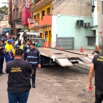 POLICÍA MUNICIPAL PONE ORDEN VIAL EN COMAYAGÜELA