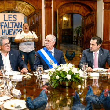 LA «TRUMP-DEPENDENCIA» O FINAL DE GALLINAS AZULES Y NO PREGUNTEN POR QUIÉN DOBLAN LAS CAMPANAS…
