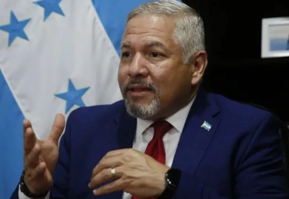 CON EL RETORNO DE JOH, HONDURAS ENFRENTA UN EXAMEN ÉTICO SOBRE IMPUNIDAD Y CINISMO INSTITUCIONAL