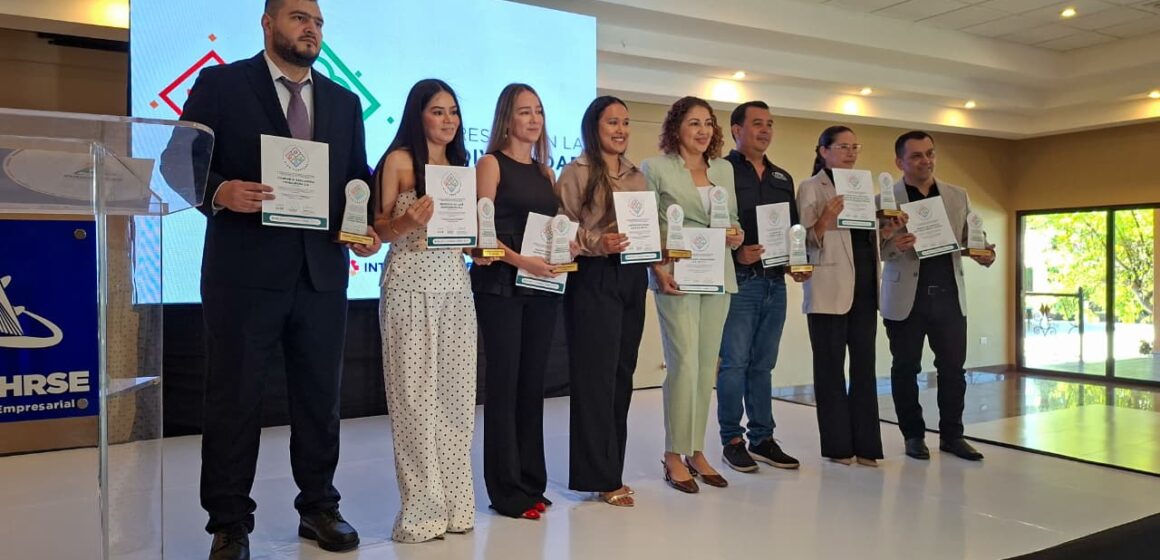 FUNDHARSE ENTREGA INSIGNIA POR LA BIODIVERSIDAD A EMPRESAS QUE CONSERVAN MEDIOAMBIENTE