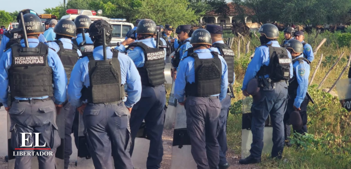 MÁS DE 200 POLICÍAS DESPLIEGAN OPERATIVO PARA DESALOJAR A 84 FAMILIAS CAMPESINAS EN CHOLUTECA MÁS DE 200 POLICÍAS DESPLIEGAN OPERATIVO PARA DESALOJAR A 84 FAMILIAS CAMPESINAS EN CHOLUTECA