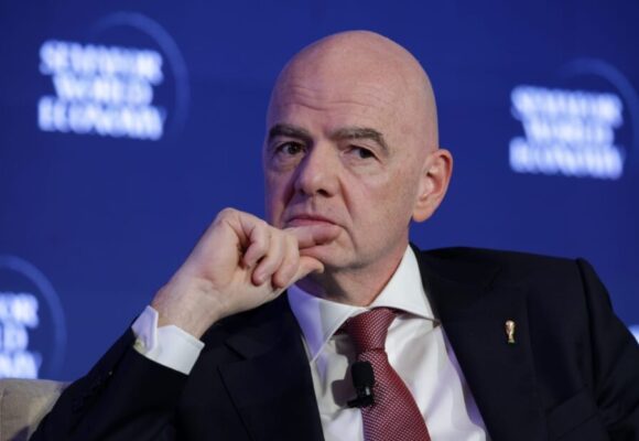 CON “DARDO” A EUROPA, FIFA SUSPENDE PROYECTO DE INFANTINO