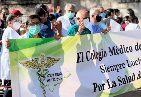 COLEGIO MÉDICO ADVIERTE QUE INCUMPLIMIENTO DEL GOBIERNO AMENAZA CON ROMPER EL DIÁLOGO