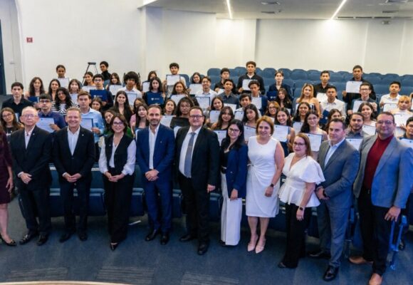 ¡ÉXITO! BECAS NASSER-UNITEC ALCANZA MIL JÓVENES BENEFICIADOS